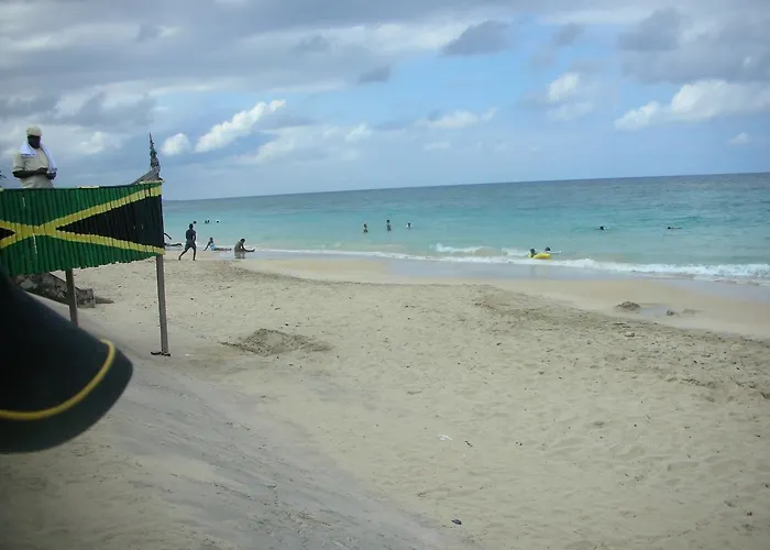 Club Caribbean Court * Runaway Bay