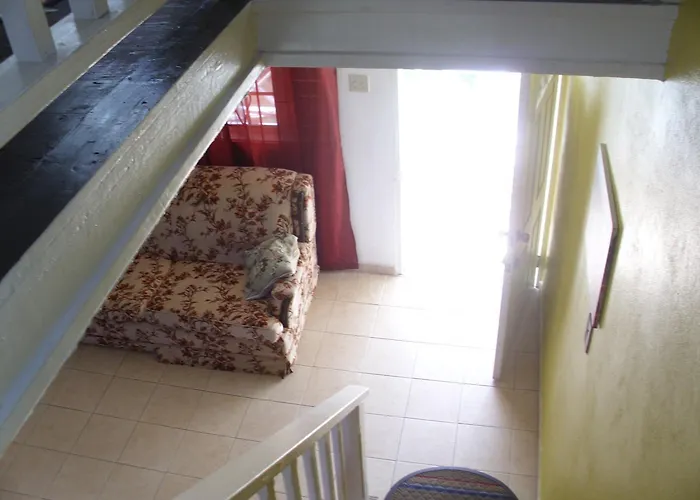 Club Caribbean Court * Runaway Bay