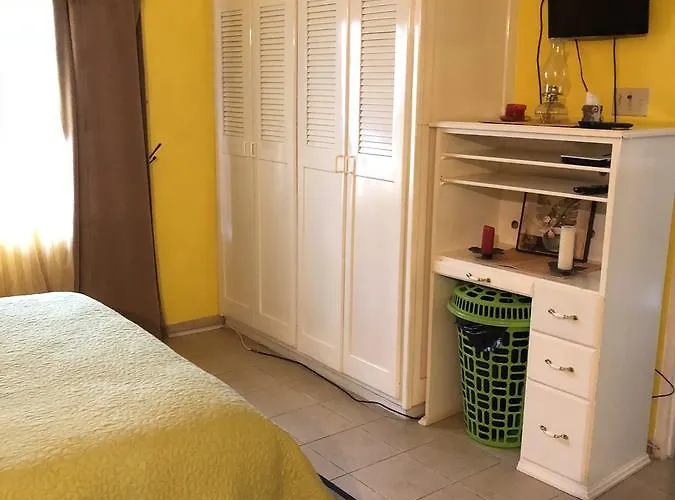 Club Caribbean Court Apartment Runaway Bay