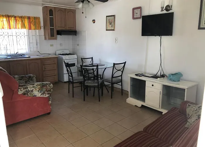 Club Caribbean Court Apartment Runaway Bay